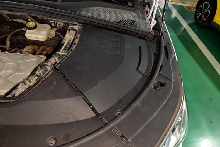 Used BYD Song PLUS New Energy 2021 EV Flagship Model Engine Bay Left