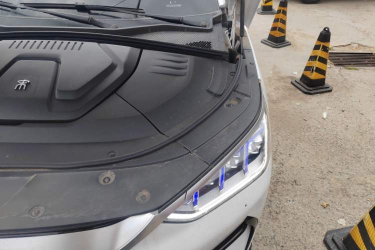 Used BYD Song PLUS New Energy 2021 EV Flagship Model Engine Bay Left