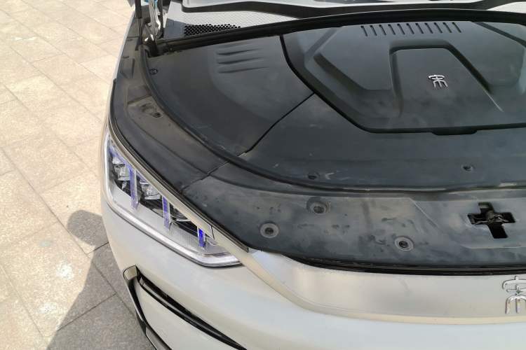 Used BYD Song PLUS New Energy 2021 EV Flagship Model Engine Bay Right