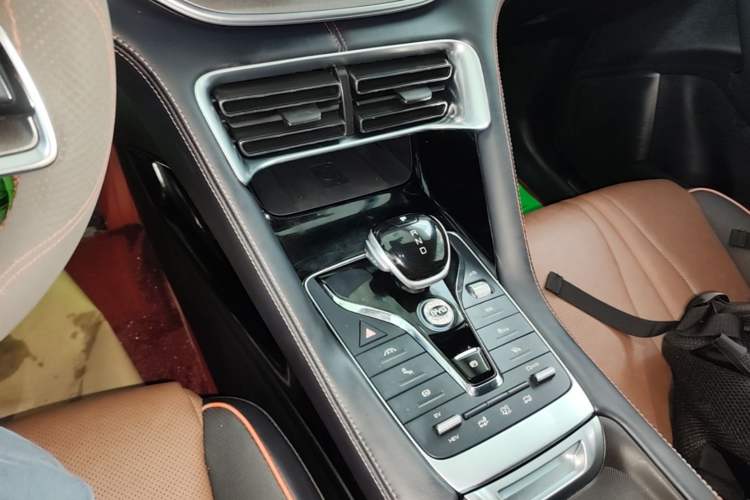 Used BYD Song PLUS New Energy 2021 DM-i 100KM Four-Wheel Drive Flagship PLUS Gear Lever