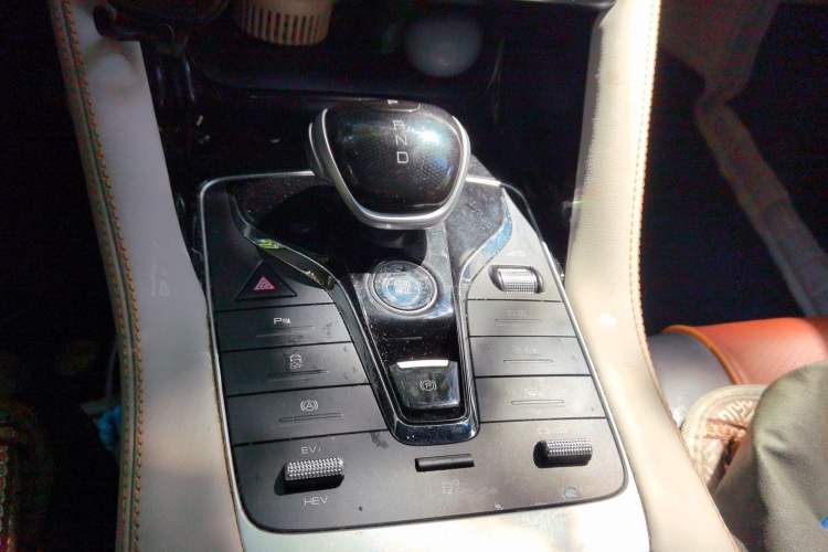 Used BYD Song PLUS New Energy 2021 DM-i 110KM Flagship Model Gear Lever