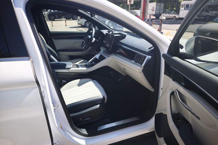 Used BYD Song PLUS New Energy 2021 DM-i 110KM Flagship PLUS Interior 3