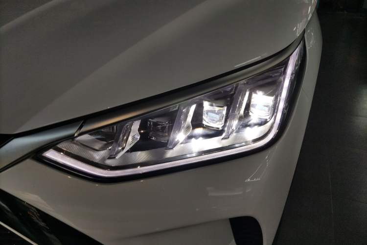 Used BYD Song PLUS New Energy 2021 DM-i 100KM Four-Wheel Drive Flagship PLUS Left Front Headlight