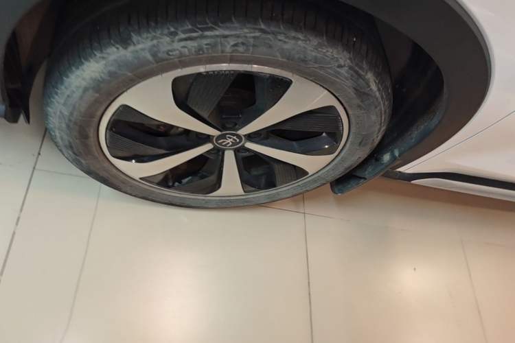 Used BYD Song PLUS New Energy 2021 DM-i 110KM Flagship PLUS Left Front Wheel Hub