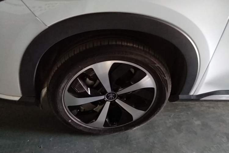 Used BYD Song PLUS New Energy 2021 DM-i 110KM Flagship PLUS Left Front Wheel Hub