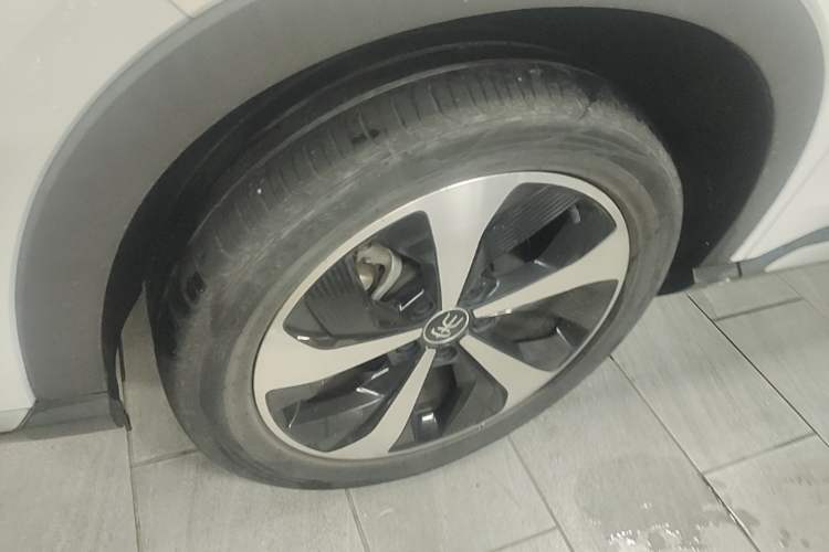 Used BYD Song PLUS New Energy 2021 DM-i 51KM Prestige Model Left Front Wheel Hub