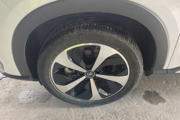 Used BYD Song PLUS New Energy 2021 EV Deluxe Model Left Front Wheel Hub