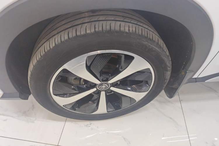 Used BYD Song PLUS New Energy 2021 DM-i 110KM Flagship Model Left Front Wheel Hub