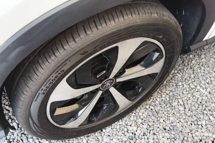 Used BYD Song PLUS New Energy 2021 EV Deluxe Model Left Front Wheel Hub