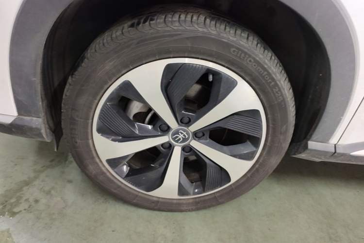 Used BYD Song PLUS New Energy 2021 DM-i 51KM Prestige Model Left Front Wheel Hub