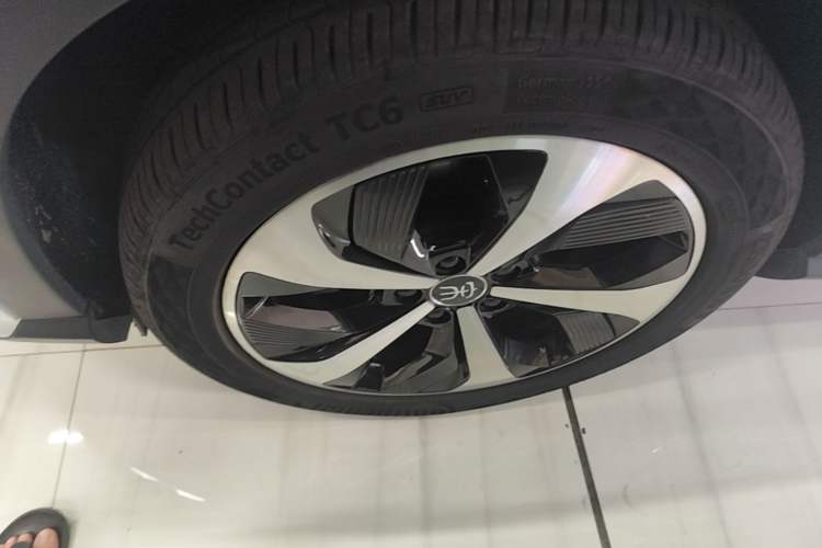 Used BYD Song PLUS New Energy 2021 DM-i 51KM Prestige Model Left Front Wheel Hub