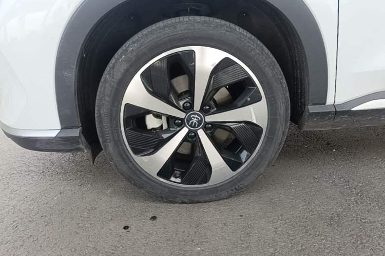 Used BYD Song PLUS New Energy 2021 DM-i 110KM Flagship Model Left Front Wheel Hub
