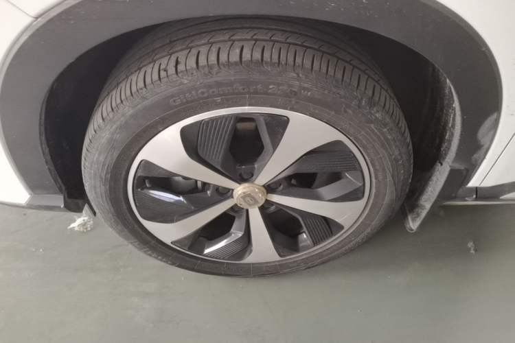 Used BYD Song PLUS New Energy 2021 DM-i 51KM Prestige Model Left Front Wheel Hub