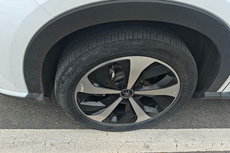 Used BYD Song PLUS New Energy 2021 DM-i 110KM Flagship PLUS Left Front Wheel Hub