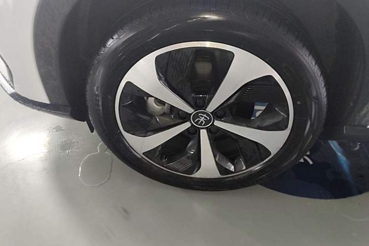 Used BYD Song PLUS New Energy 2021 EV Flagship Model Left Front Wheel Hub