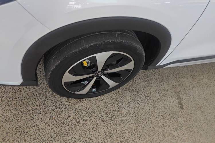 Used BYD Song PLUS New Energy 2021 DM-i 51KM Prestige Model Left Front Wheel Hub