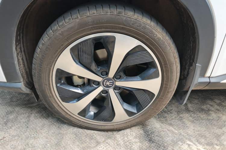 Used BYD Song PLUS New Energy 2021 EV Deluxe Model Left Front Wheel Hub