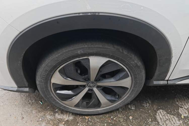 Used BYD Song PLUS New Energy 2021 DM-i 51KM Prestige Model Left Front Wheel Hub