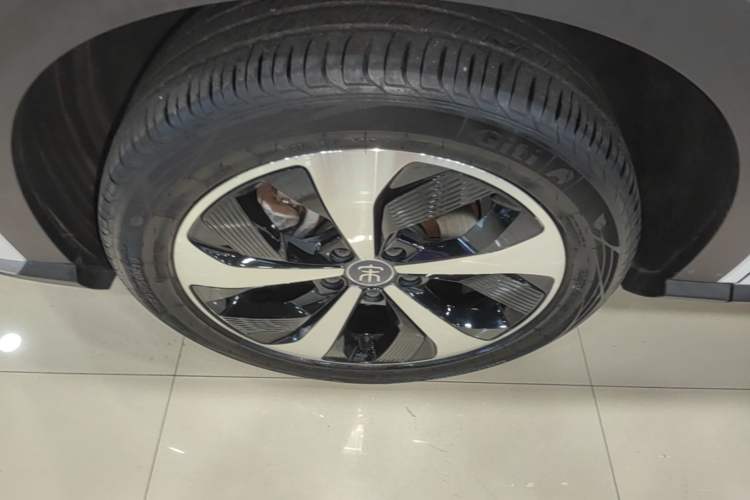 Used BYD Song PLUS New Energy 2021 DM-i 110KM Flagship PLUS Left Front Wheel Hub