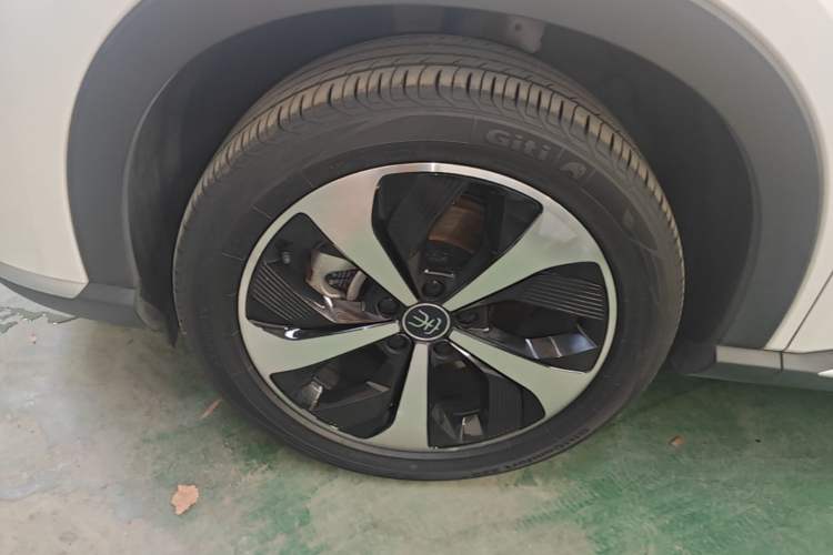 Used BYD Song PLUS New Energy 2021 DM-i 110KM Flagship PLUS Left Front Wheel Hub