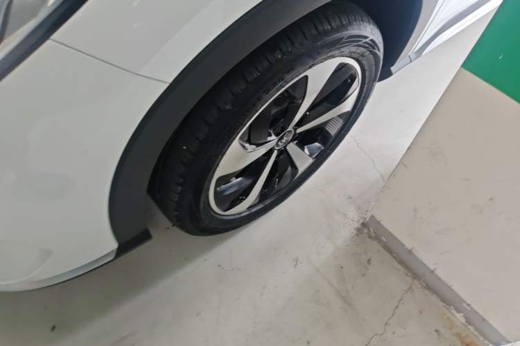 Used BYD Song PLUS New Energy 2021 DM-i 110KM Flagship PLUS Left Front Wheel Hub