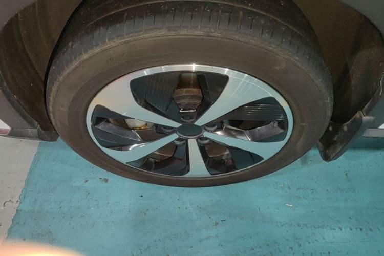 Used BYD Song PLUS New Energy 2021 DM-i 51KM Prestige Model Left Front Wheel Hub