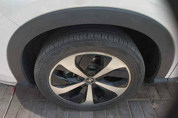 Used BYD Song PLUS New Energy 2021 DM-i 110KM Flagship PLUS Left Front Wheel Hub