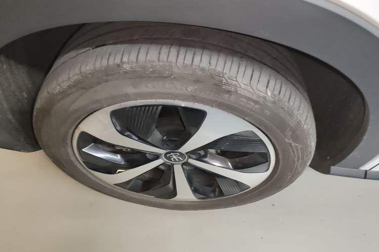 Used BYD Song PLUS New Energy 2021 EV Flagship Model Left Front Wheel Hub