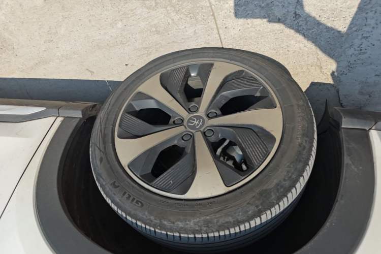 Used BYD Song PLUS New Energy 2021 DM-i 110KM Flagship Model Left Front Wheel Hub