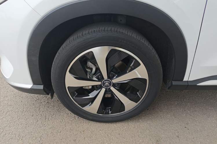Used BYD Song PLUS New Energy 2021 DM-i 110KM Flagship Model Left Front Wheel Hub