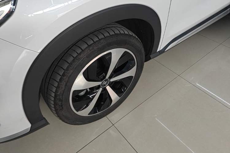 Used BYD Song PLUS New Energy 2021 DM-i 110KM Flagship PLUS Left Front Wheel Hub