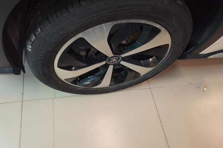 Used BYD Song PLUS New Energy 2021 DM-i 110KM Flagship PLUS Left Front Wheel Hub