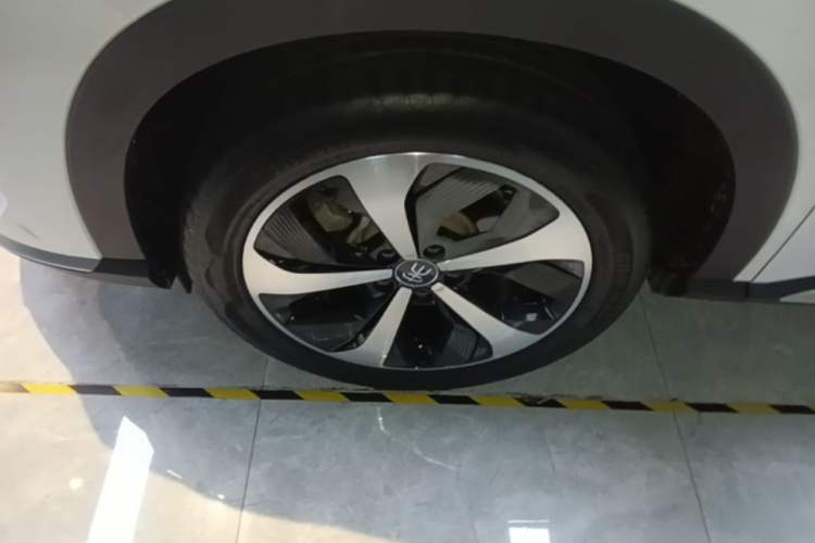 Used BYD Song PLUS New Energy 2021 DM-i 110KM Flagship Model Left Front Wheel Hub