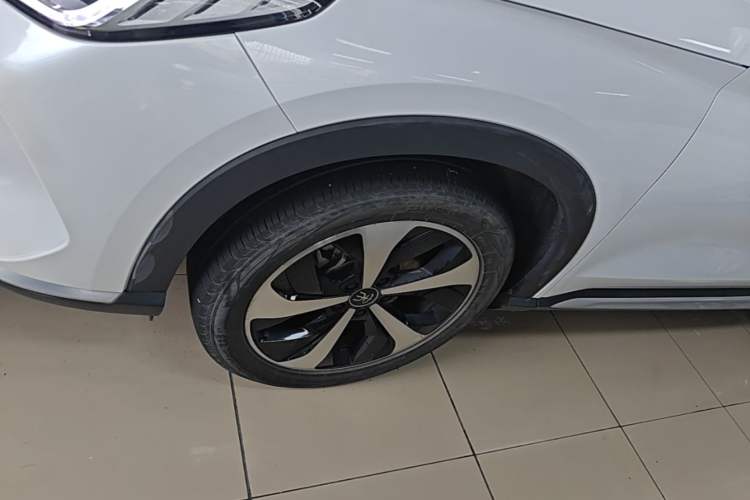 Used BYD Song PLUS New Energy 2021 DM-i 110KM Flagship PLUS Left Front Wheel Hub