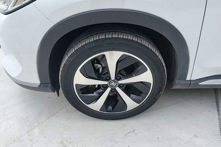 Used BYD Song PLUS New Energy 2021 DM-i 51KM Prestige Model Left Front Wheel Hub