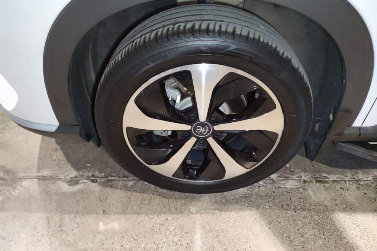 Used BYD Song PLUS New Energy 2021 DM-i 51KM Prestige Model Left Front Wheel Hub