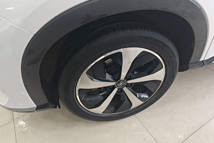 Used BYD Song PLUS New Energy 2021 DM-i 51KM Prestige Model Left Front Wheel Hub
