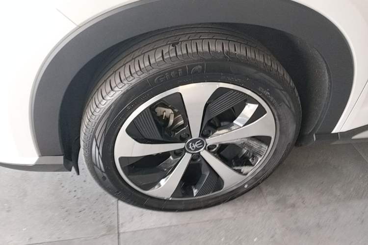 Used BYD Song PLUS New Energy 2021 DM-i 110KM Flagship PLUS Left Front Wheel Hub