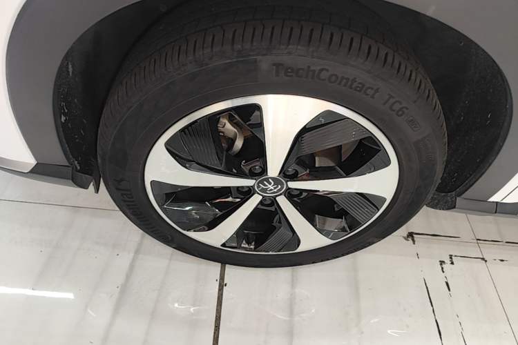 Used BYD Song PLUS New Energy 2021 DM-i 51KM Prestige Model Left Front Wheel Hub