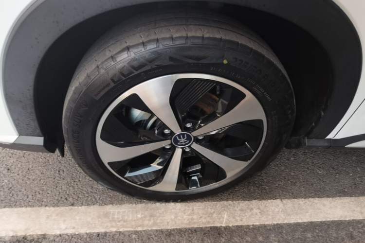 Used BYD Song PLUS New Energy 2021 DM-i 110KM Flagship PLUS 5G Edition Left Front Wheel Hub