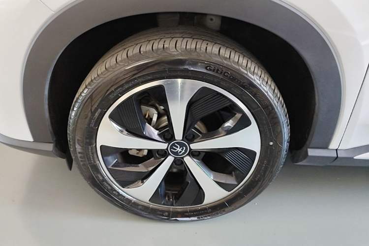 Used BYD Song PLUS New Energy 2021 EV Flagship Model Left Front Wheel Hub