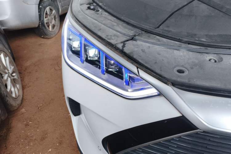 Used BYD Song PLUS New Energy 2021 DM-i 110KM Flagship Model Right Front Headlight