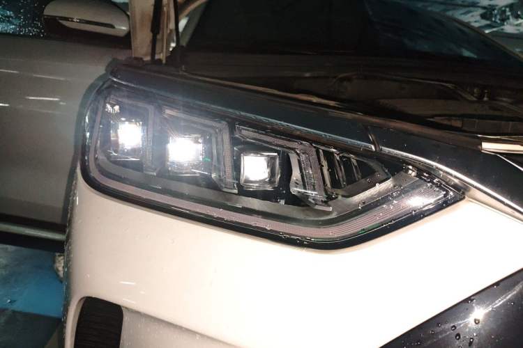 Used BYD Song PLUS New Energy 2021 DM-i 51KM Prestige Model Right Front Headlight