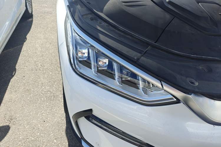 Used BYD Song PLUS New Energy 2021 EV Deluxe Model Right Front Headlight