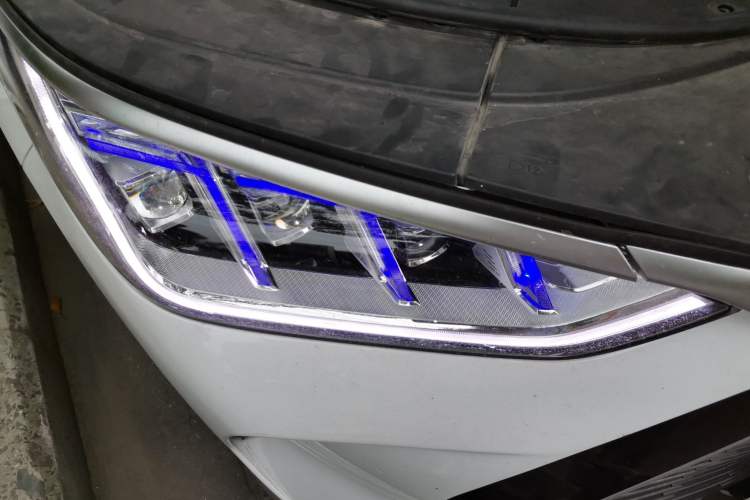 Used BYD Song PLUS New Energy 2021 DM-i 110KM Flagship PLUS Right Front Headlight