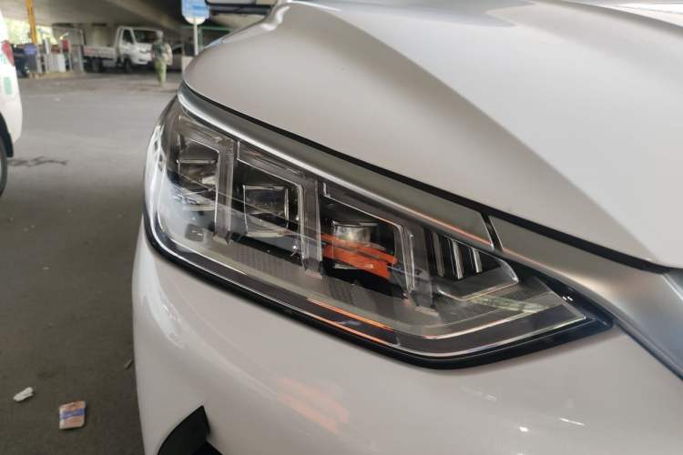 Used BYD Song PLUS New Energy 2021 EV Deluxe Model Right Front Headlight