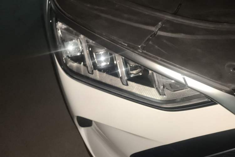 Used BYD Song PLUS New Energy 2021 DM-i 110KM Flagship PLUS Right Front Headlight