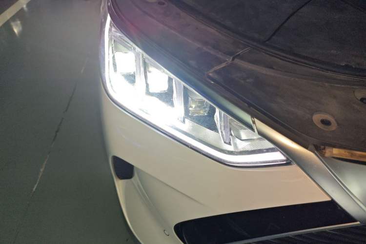 Used BYD Song PLUS New Energy 2021 DM-i 110KM Flagship PLUS Right Front Headlight