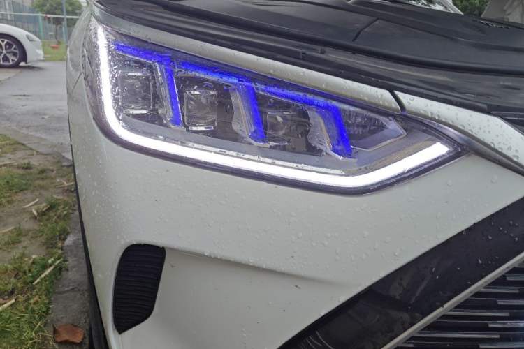 Used BYD Song PLUS New Energy 2021 DM-i 100KM Four-Wheel Drive Flagship PLUS Right Front Headlight