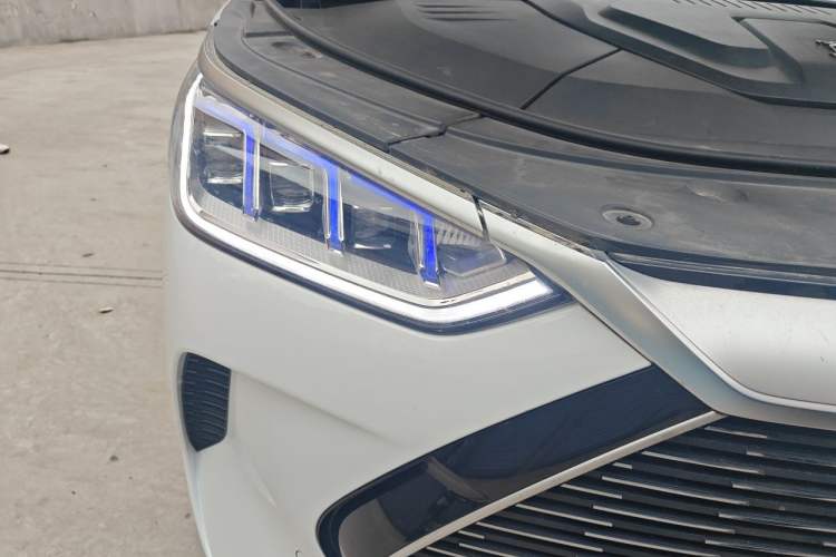 Used BYD Song PLUS New Energy 2021 DM-i 110KM Flagship PLUS 5G Edition Right Front Headlight